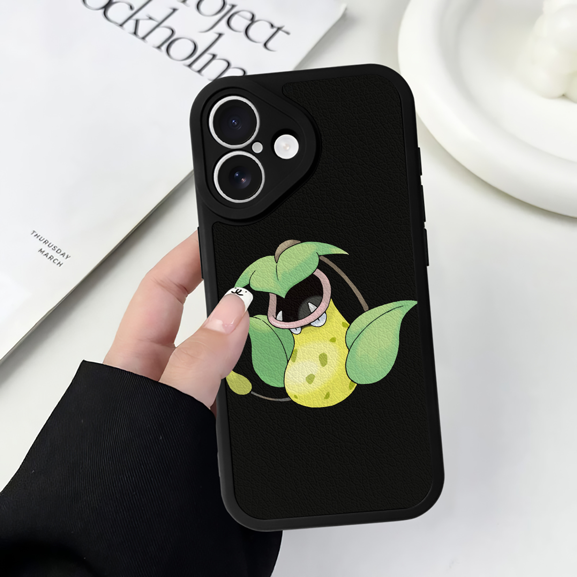 （画像用） ポケットモンスター Pokémon 【iPhone 16シリーズ対応】シリコンスマホケース（レザー調） 材質：シリコン
